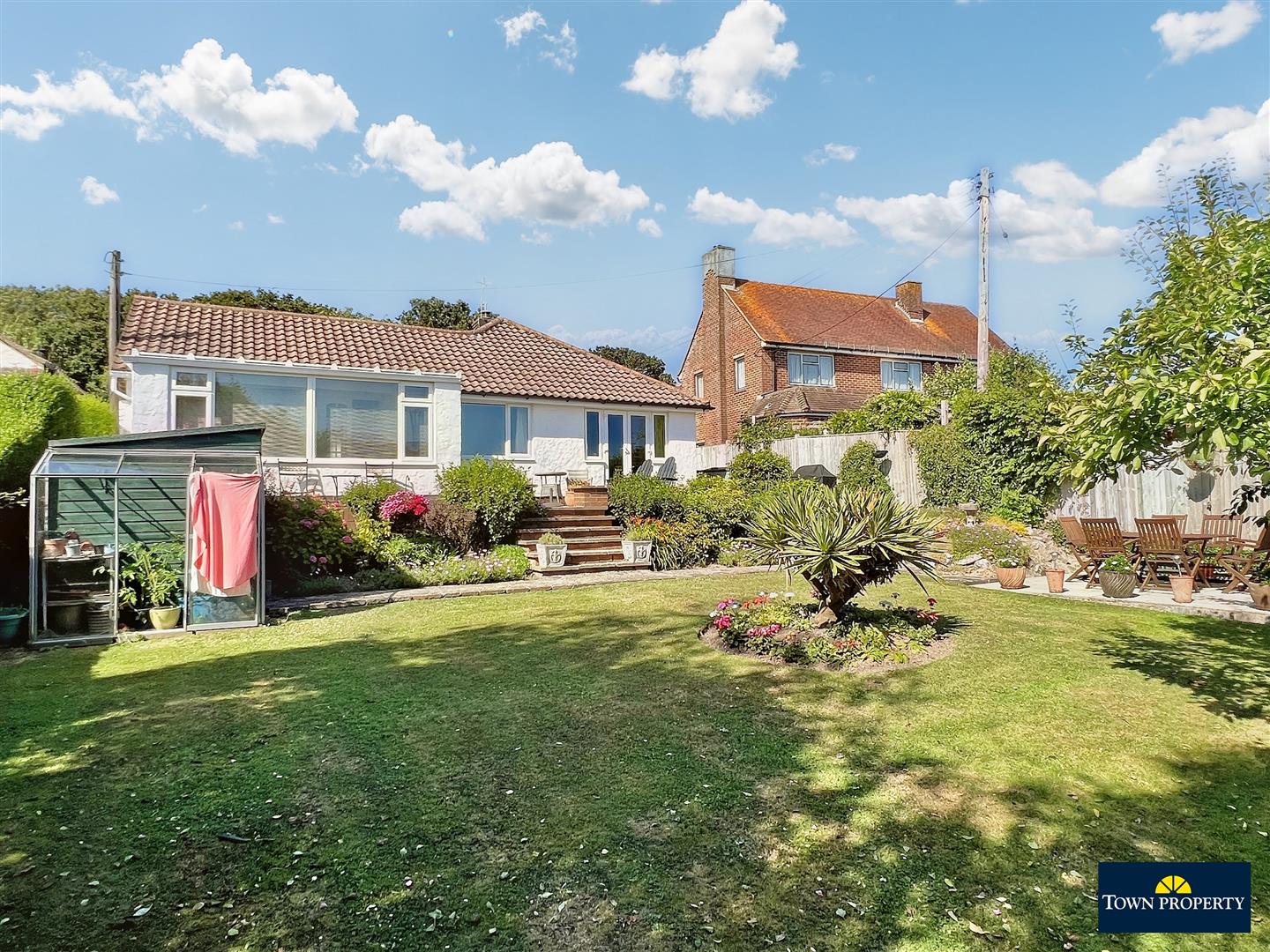 Property Details for Rattle Road Stone Cross Pevensey BN24 5EB Town